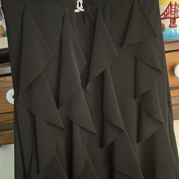 BETSY & ADAM Solid Black Halter Ruffled Detail Formal Dress, Size 4, NWT. - Picture 7 of 14